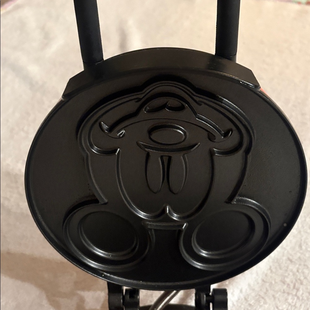 Mickey Mouse Red Waffle Maker - Picture 3 of 4